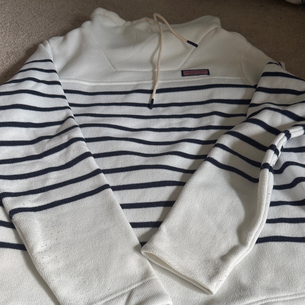 Vineyard Vines sweatshirt